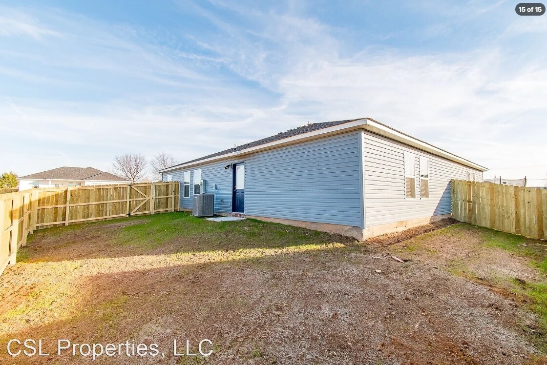 Building Photo - 209 Cherry St
