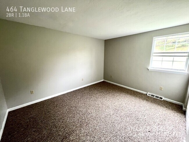 Building Photo - 464 Tanglewood Ln