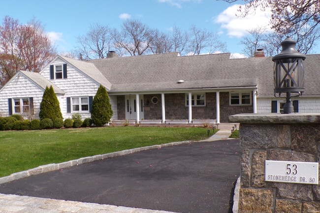 Building Photo - 53 Stonehedge Dr S