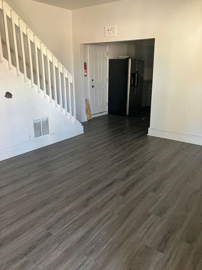 Building Photo - 803 E Washington St