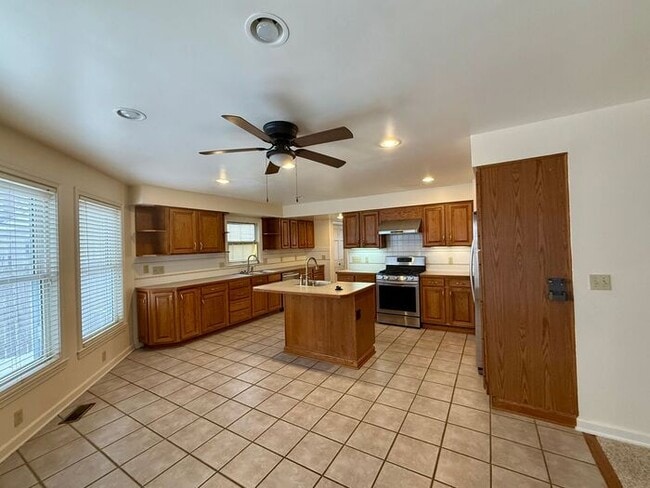 Building Photo - Beautiful 3 Bed, 2 Bath Cape Cod