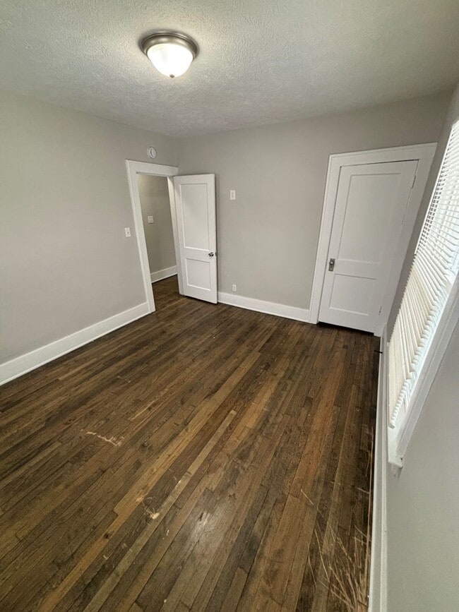 Building Photo - 827 Watson St SW