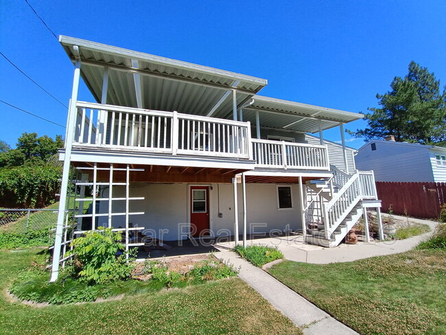 Building Photo - 6011 N Forest Blvd