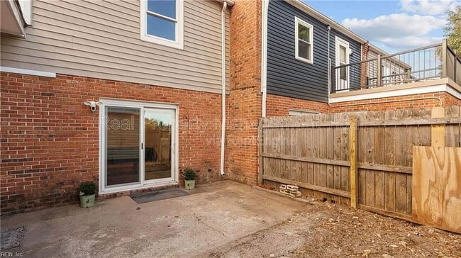 Building Photo - 1072 Level Green Blvd