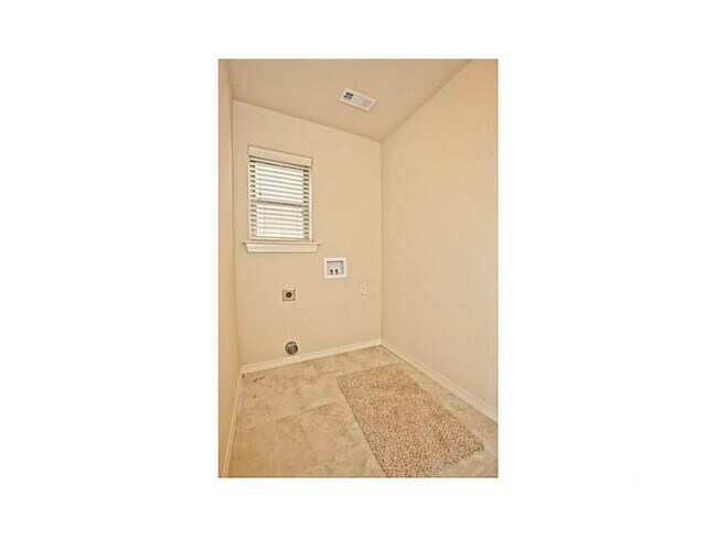 Building Photo - Clean and fresh near Washington Regional Hospital and the Bike Trail! To schedule your own showin...