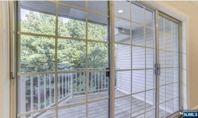 Building Photo - 353 Cottonwood Way