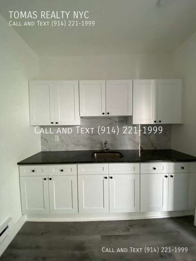 Building Photo - 25 Riverview Pl