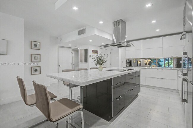 Building Photo - 2301 Collins Ave