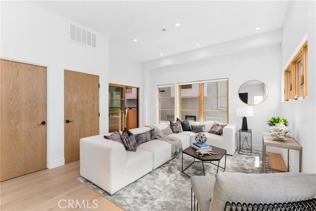 Building Photo - 1035 N Vista St