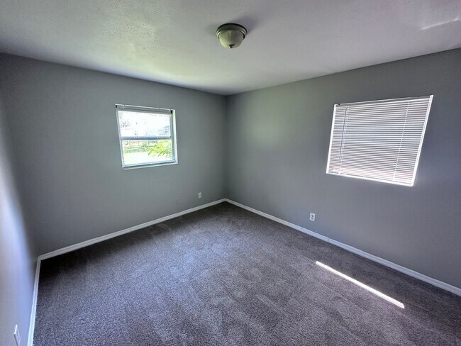 Building Photo - ** TWO WEEKS FREE** Roomy Home with Privac...