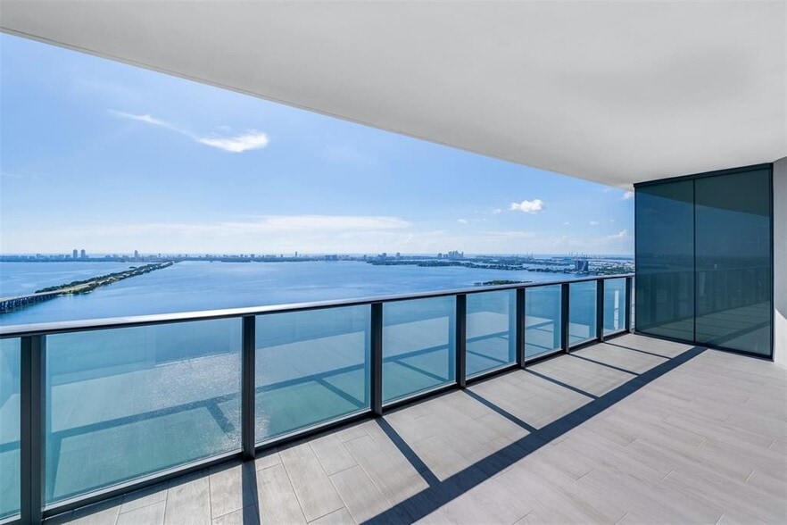 Building Photo - 3131 NE 7th Ave