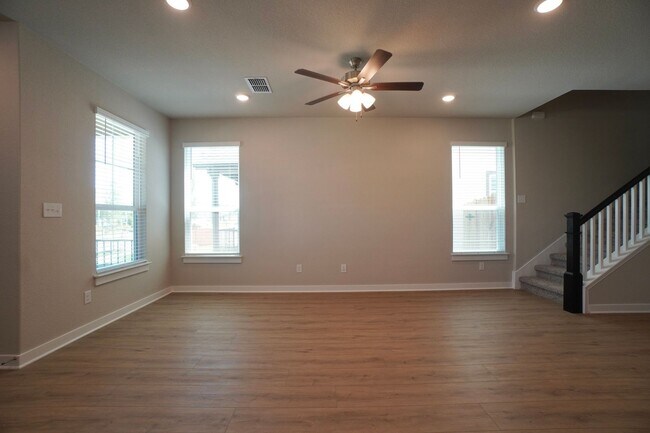 Building Photo - 136 Greinert Dr