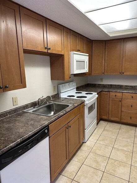 Building Photo - 728 Hedgegrove Dr