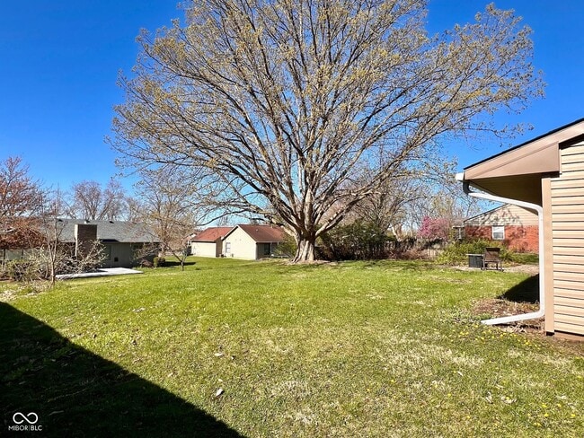Building Photo - 6827 Azalea Dr