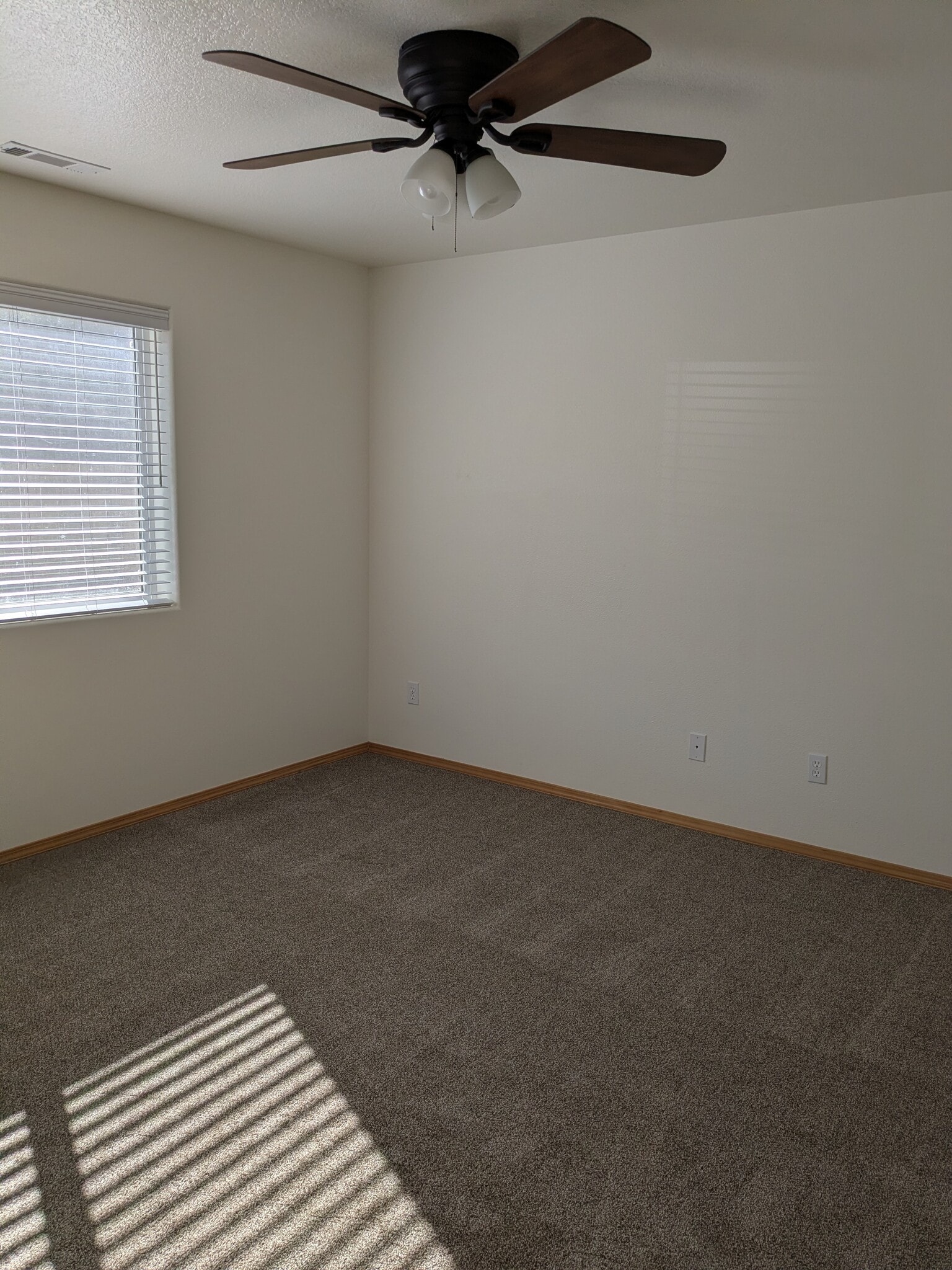 Building Photo - 5105 Hickory Ln