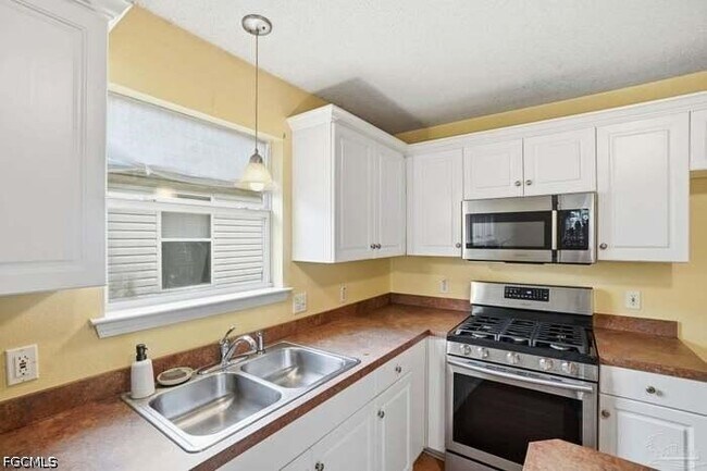 Building Photo - 1060 Antigua Cir