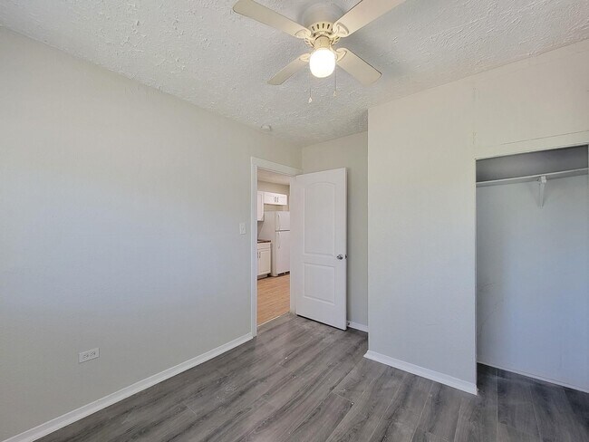 Building Photo - 711 Ave A Ave