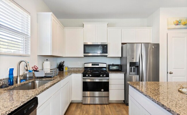 Building Photo - 6469 Lucerna Pl
