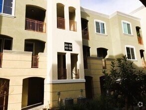 Building Photo - Beautiful San Ramon Condo Near Bishop Ranc...