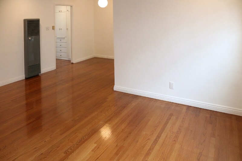 Building Photo - 1057 E Appleton St