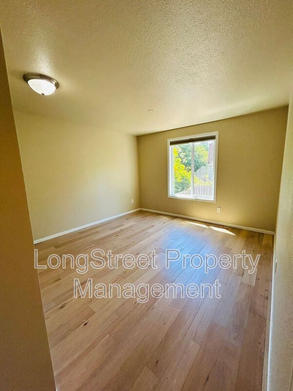 Building Photo - 4181 NW Jasmine Pl