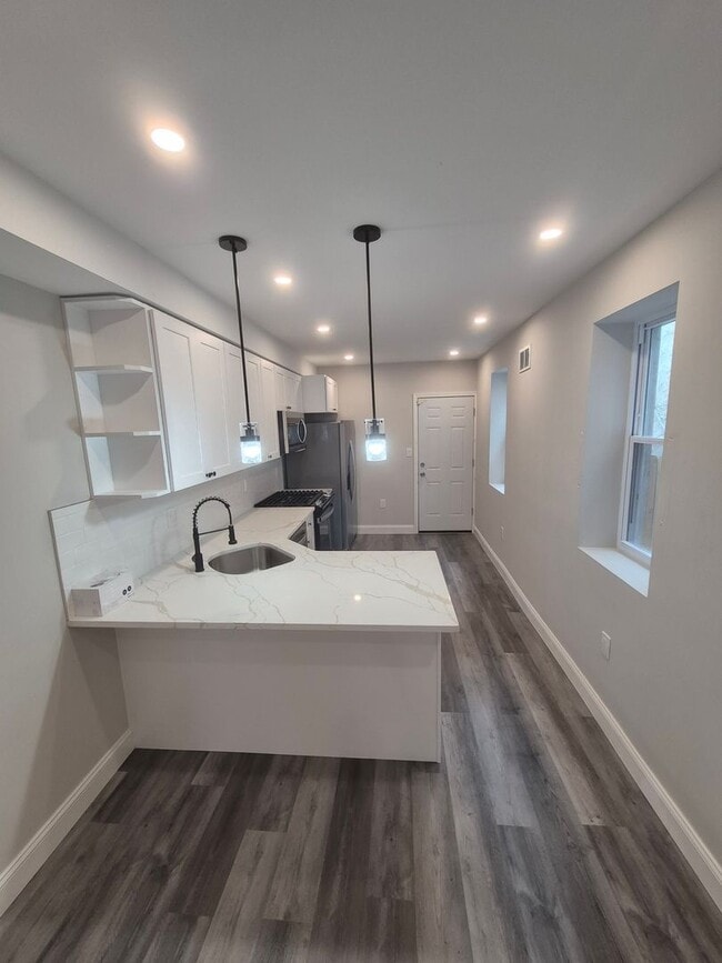 Building Photo - Spacious 3BD/2.5 BA North Philadelphia - Available Now!!!