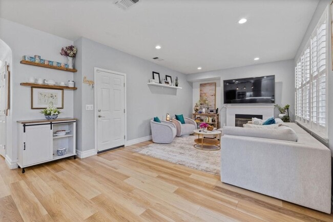 Building Photo - Spacious Detached Home in the Basking Ridge Community