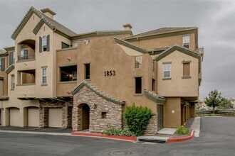 Building Photo - Cozy 2 bedroom apartment on East Palomar!
