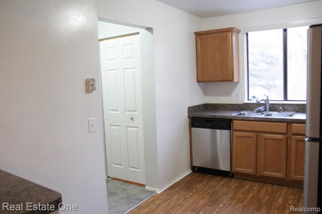 Building Photo - 21960 Indian Creek Dr