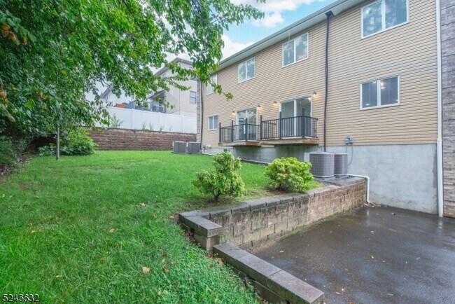Building Photo - 42 Haverhill Ave