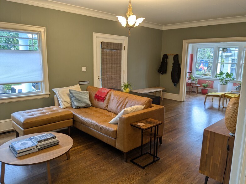 Building Photo - 1974 SE 24th Ave