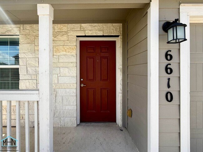 Building Photo - 6610 Hibiscus Falls