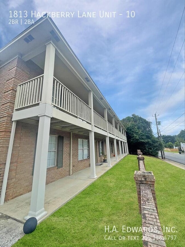 Building Photo - 1813 Hackberry Ln