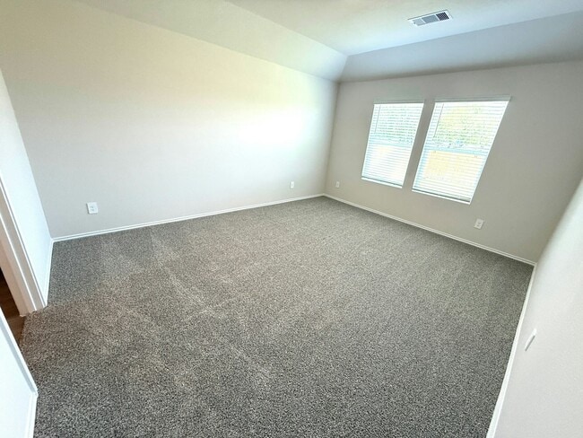 Building Photo - 211 Wirecrested Dr