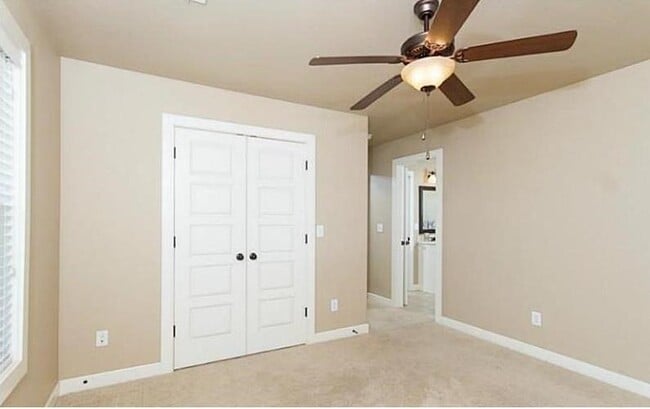 Building Photo - 2590 E Carnation Ct