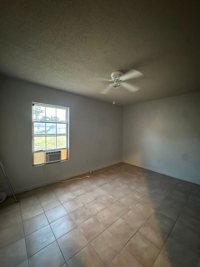 Building Photo - 2 Bed / 1 Bath Duplex in Weiner, AR