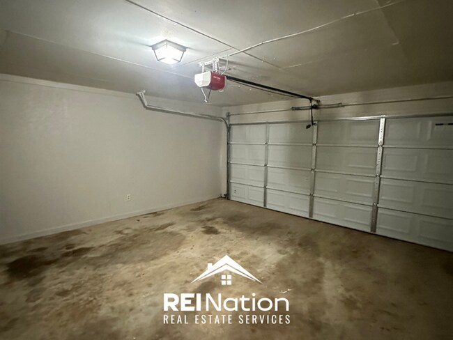 Building Photo - JUST RENOVATED! 4BR/2BA Memphis Stunner | 2-Car Garage & Fenced Yard!