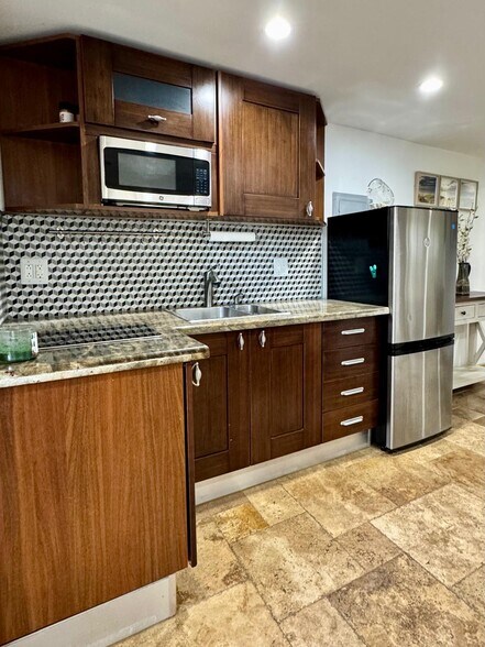 Building Photo - 2542 Monroe St