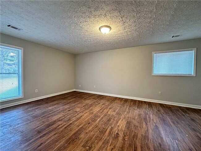 Building Photo - 3243 River Oak Pl