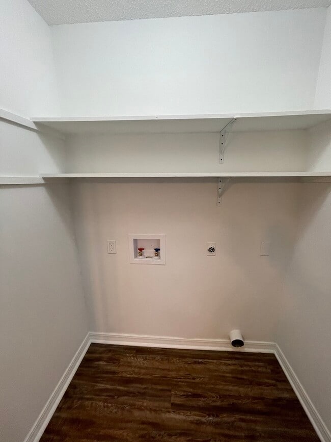 Building Photo - 15 McArthur Dr