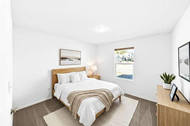 Building Photo - Charming 3-Bedroom Haven with 2 Full Baths