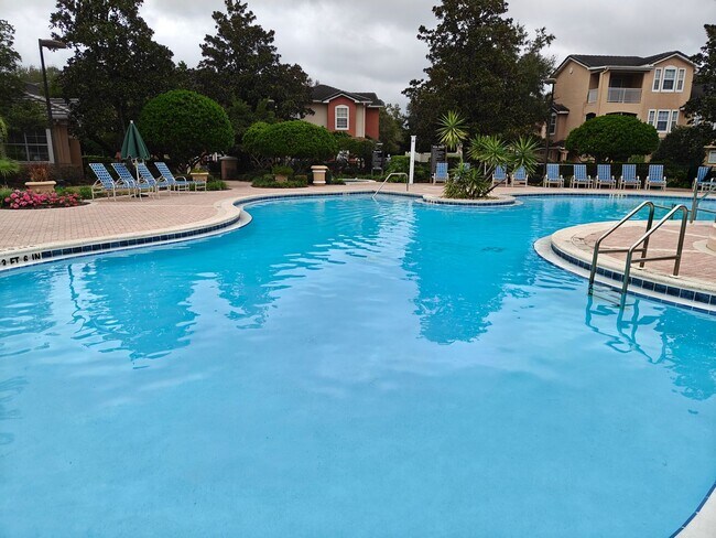 Building Photo - Beautiful 3 Bedroom, 2 Bathroom Townhome with Garage – Pet Friendly!