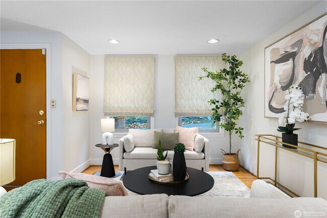 Building Photo - 4Bd/1.75Ba Seattle Home