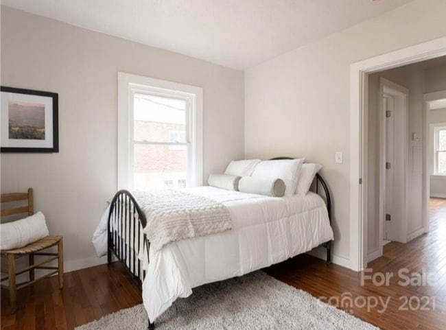 Building Photo - 338 N Main St