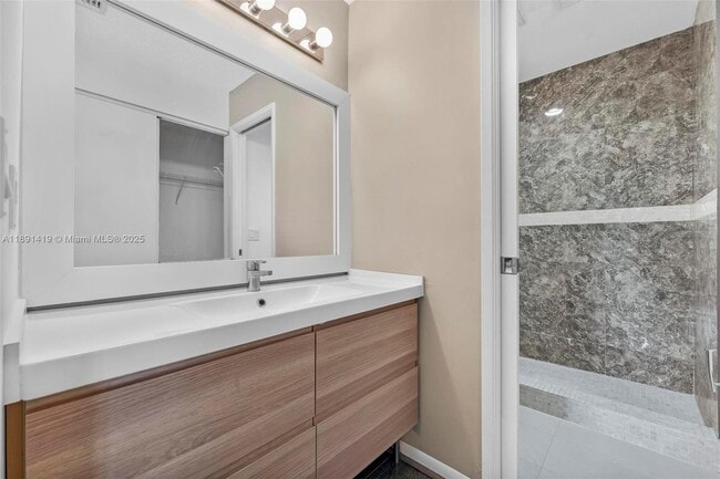 Building Photo - 8790 Holly Ct