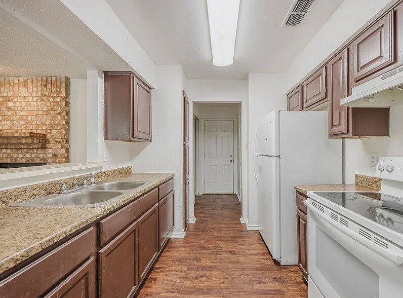 Building Photo - 2332 Sherry St