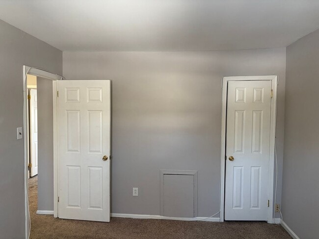 Building Photo - Renovated 3 Bed Twin Home for Rent