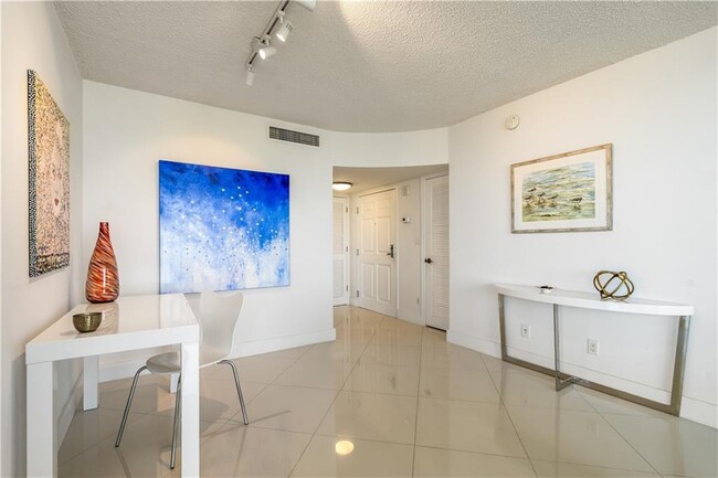 Building Photo - 3554 Ocean Dr