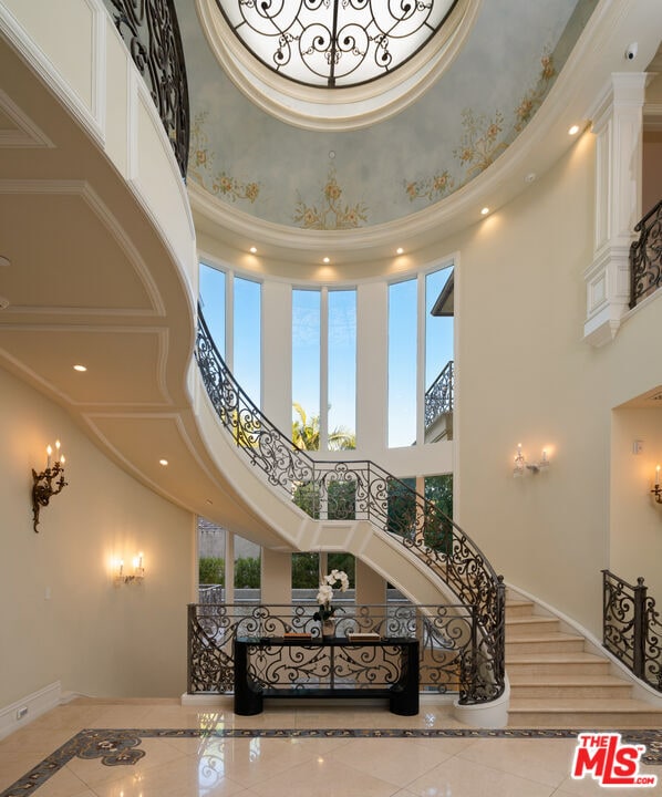 Building Photo - 718 N Rodeo Dr