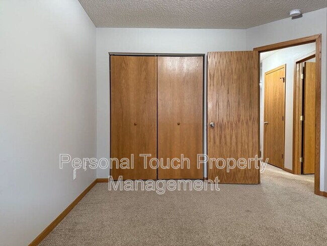 Building Photo - 2510 Amber Valley Ct S